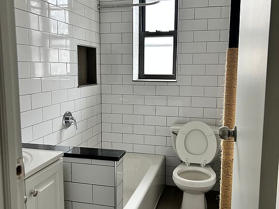 4th image of 1145 Boynton Ave #5A