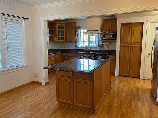 1st image of 506 Clinton St
