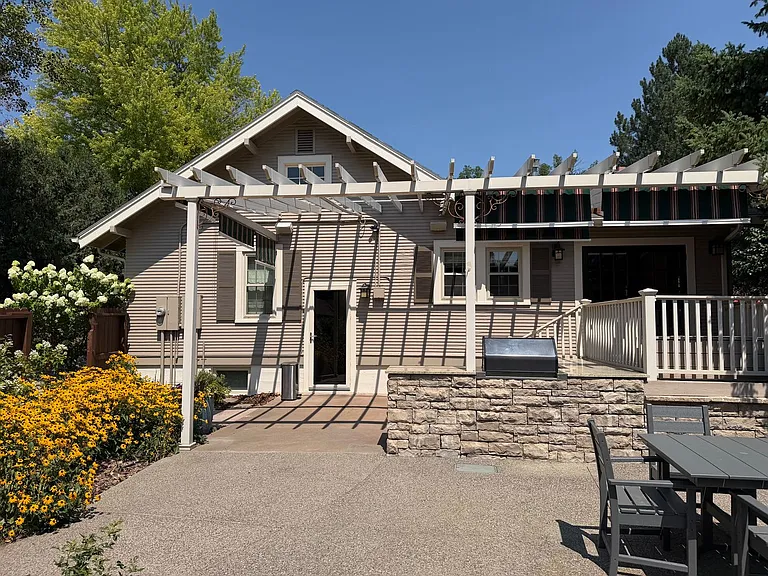 916 Poly Dr — Photo 26