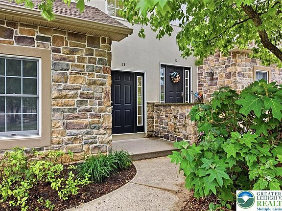 4th image of 13 Tamarack Ct