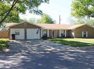 918 Merritt Dr, Lockhart, TX 78644
