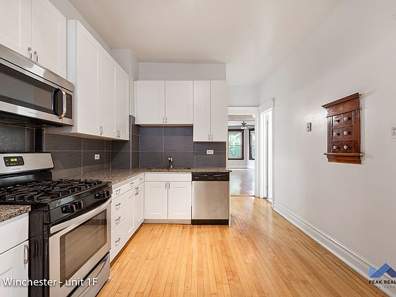 3rd image of 924 N Winchester Ave APT 1F
