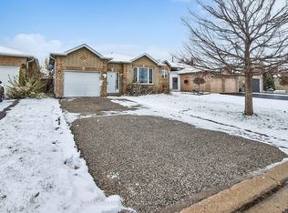 16 Nicole Marie Ave, Barrie, ON L4M 6Y8