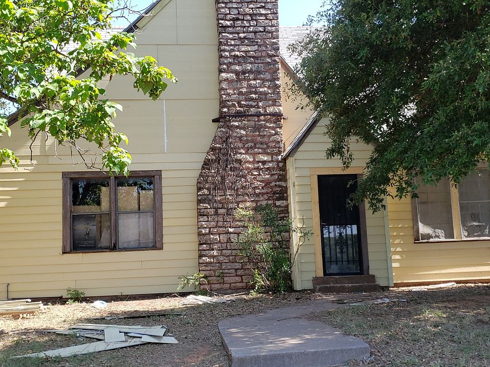 1st image of 107 W Texas Ave