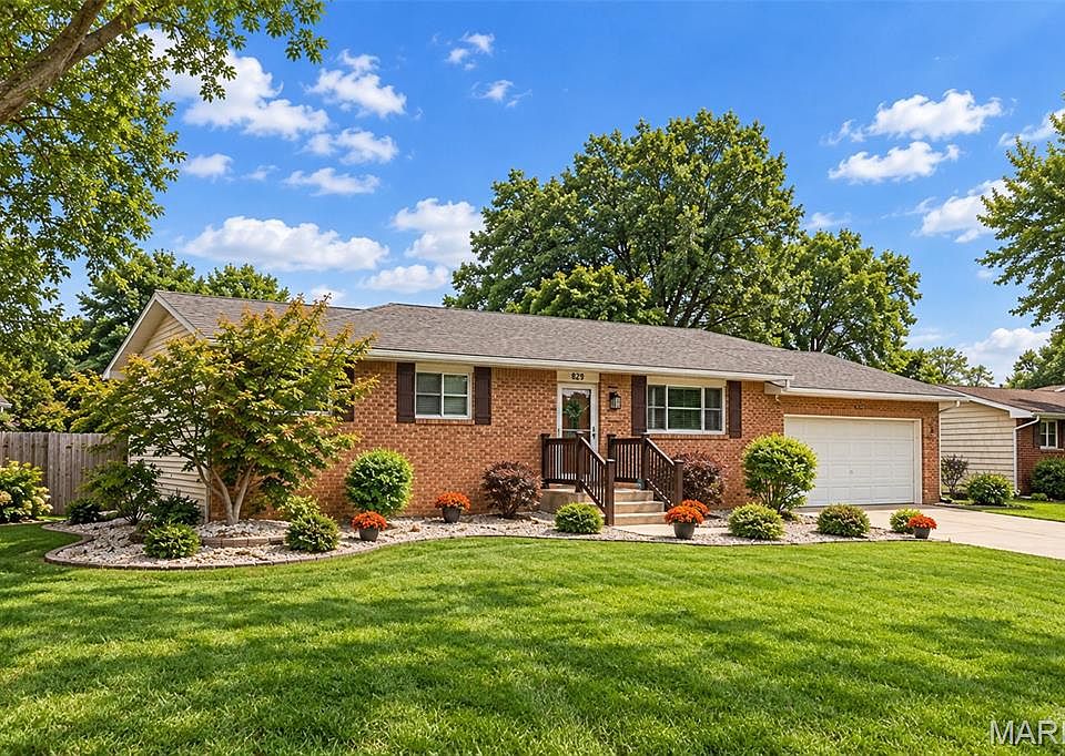 1st image of 829 Albers Ln