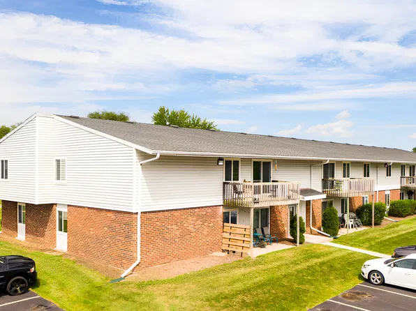 Canterbury Court Apartments