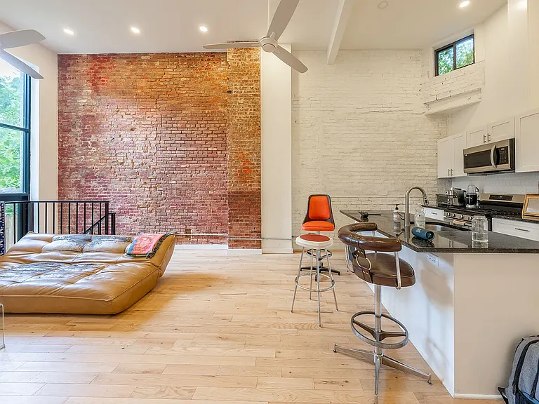 185 Chauncey St #1R — Photo 2