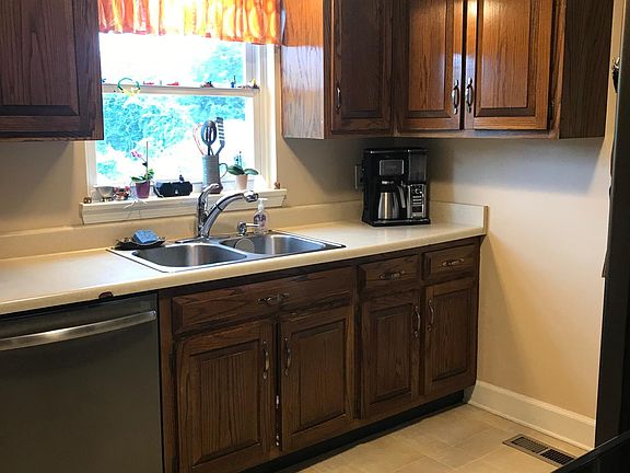 3rd image of 3519 Oak Knoll Dr