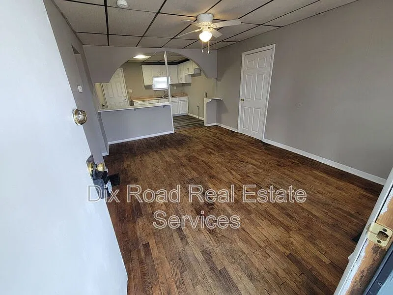 2 bed, 1.0 bath, 884 sqft, $1,075 — Photo 3