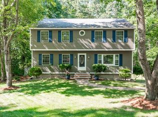30 Raintree Dr, Londonderry, NH 03053