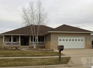 1505 Emerald Ct, Mason City, IA 50401