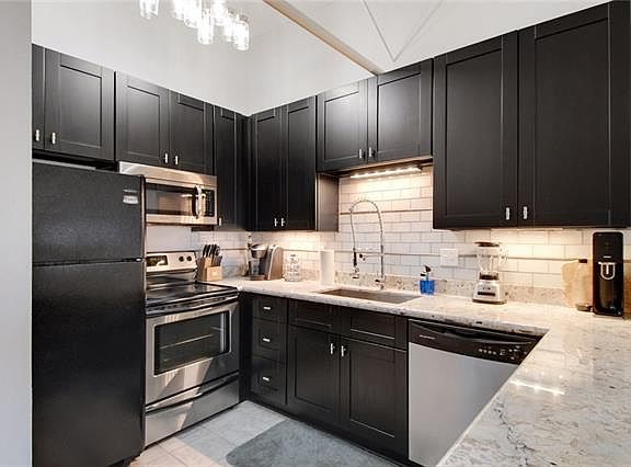 5th image of 1107 S Peters St APT 506