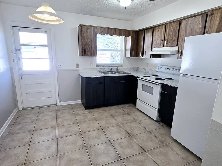 773 NE 9th St — Photo 19