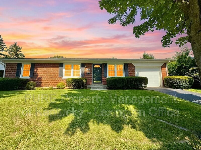 1st image of 2077 Dogwood Dr