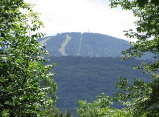 52 Trailview Dr, Mendon, VT 05701