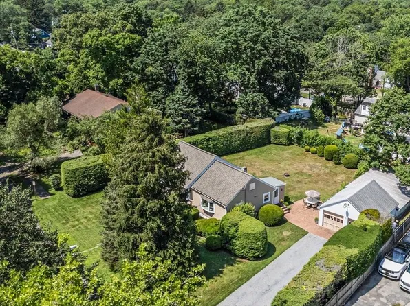 5 Alyssum Avenue, Huntington, NY 11743