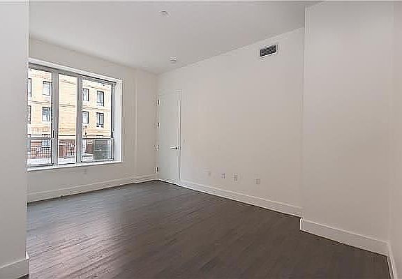 4th image of 416 W 52nd St #200