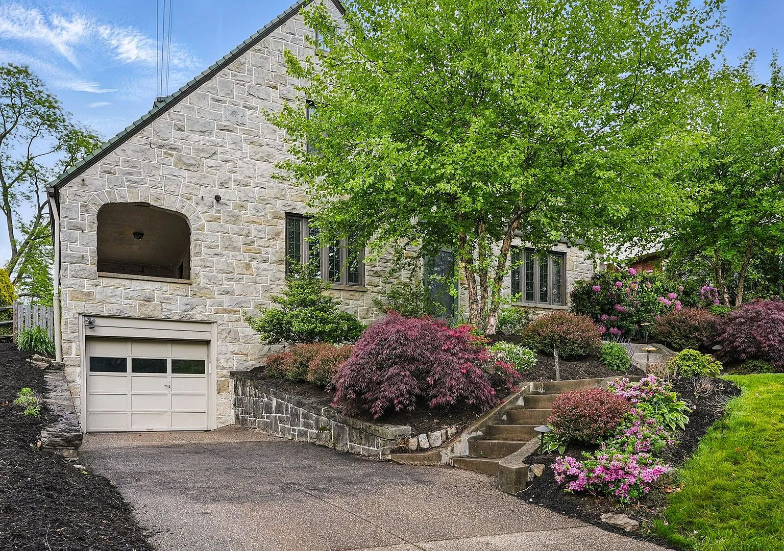 Charming Home - Mt. Lebanon — Photo 3
