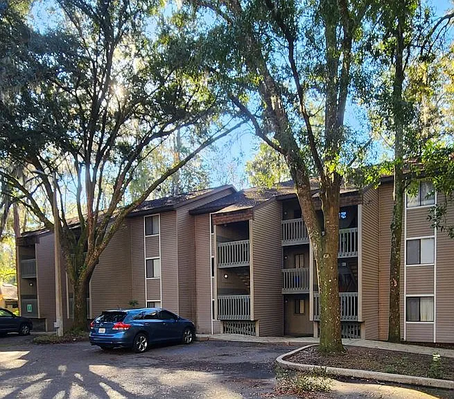 85 SE 16th Ave #F301 — Photo 1