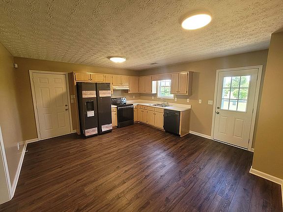 4th image of 145 Meadow Lark Way