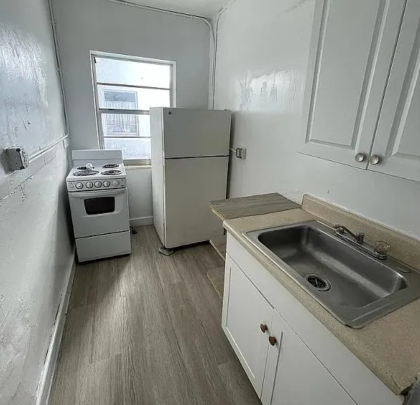 1603 SW 8th St #8 — Photo 2