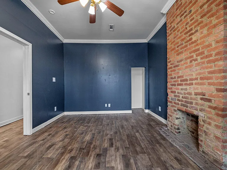 931 W Clay St — Photo 9