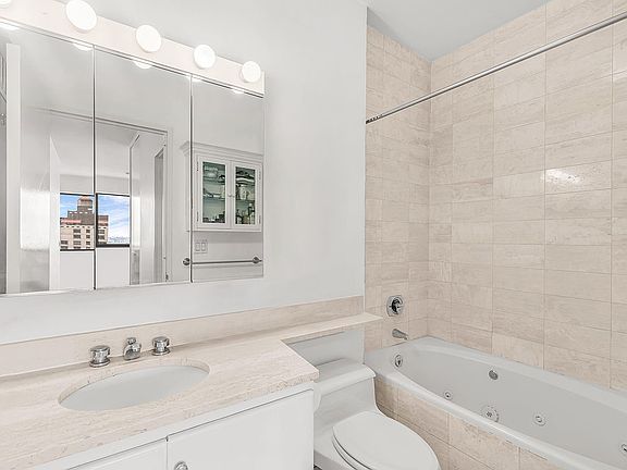 4th image of 200 E 61st St APT 38F