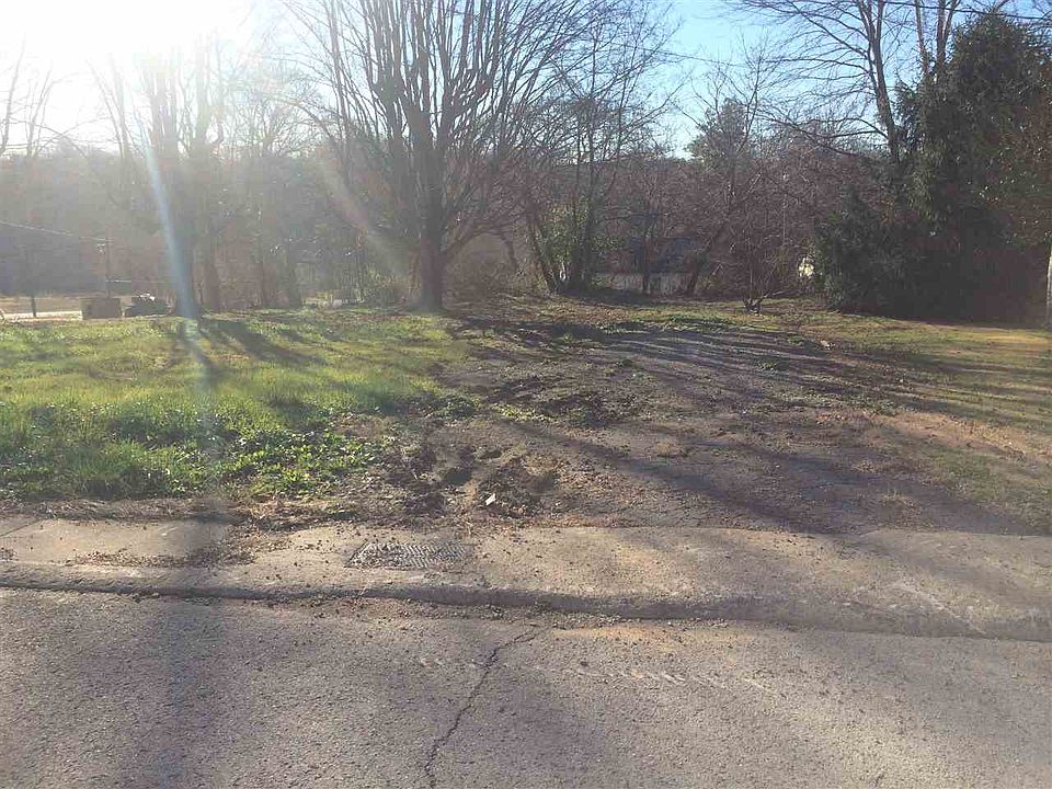 2nd image of 305 S Bedelia St