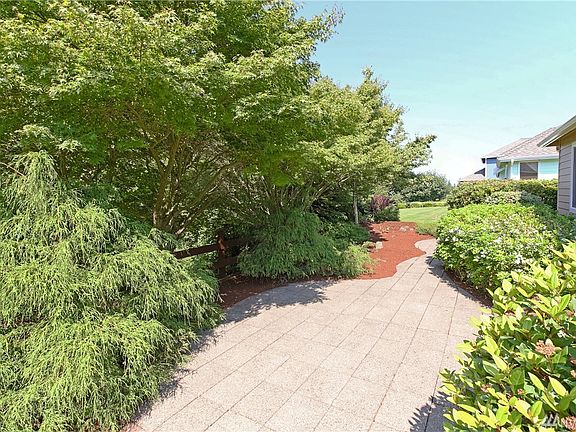 4th image of 668 Tufts Ave E