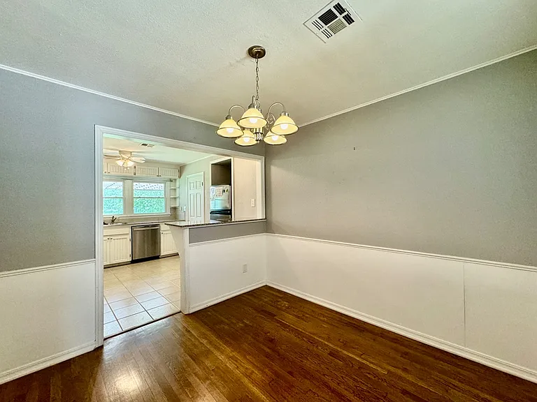 9519 Stratford Dr — Photo 4