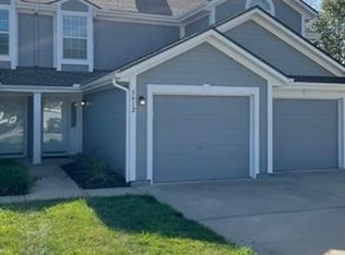 5612 NW Plantation Dr, Lees Summit, MO 64064