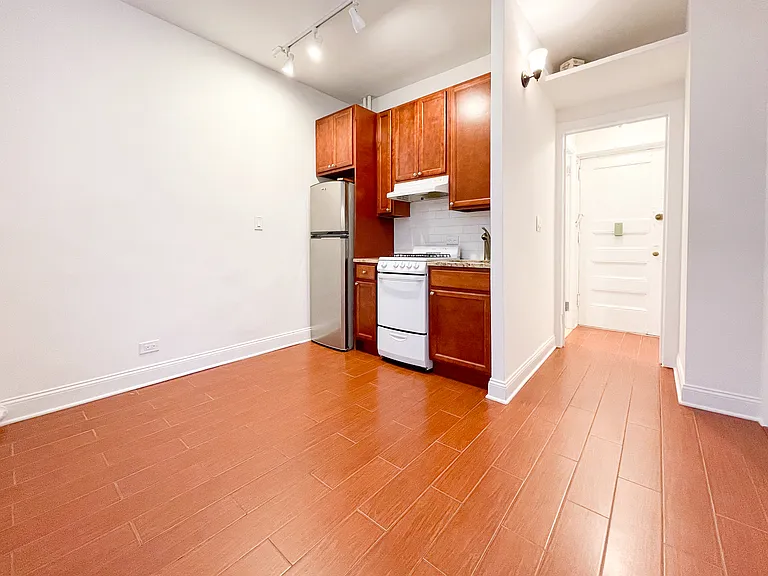 517 E 77th St #4K — Photo 1