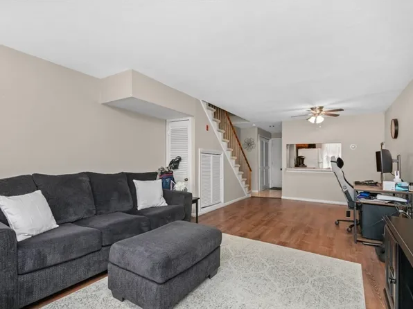 301 Neponset St APT 26, Norwood, MA 02062