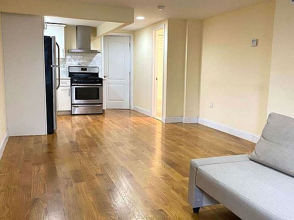 4th image of 706 Hancock St #1B