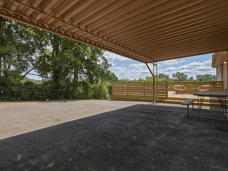 5028 Danby Dr — Photo 33