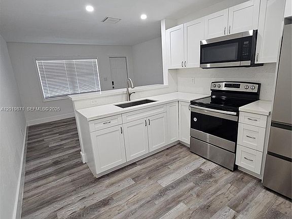 2nd image of 2030 Taylor St #2030