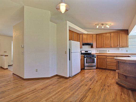4th image of 11901 208th Ave E