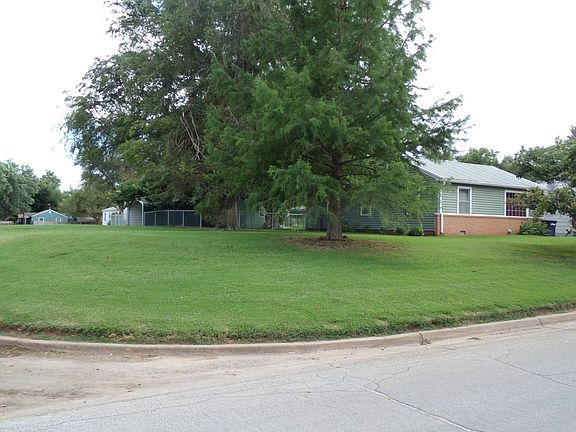 3rd image of 725 E Ash Ave