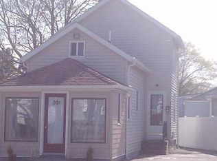 929 W Shore Rd, Warwick, RI 02889