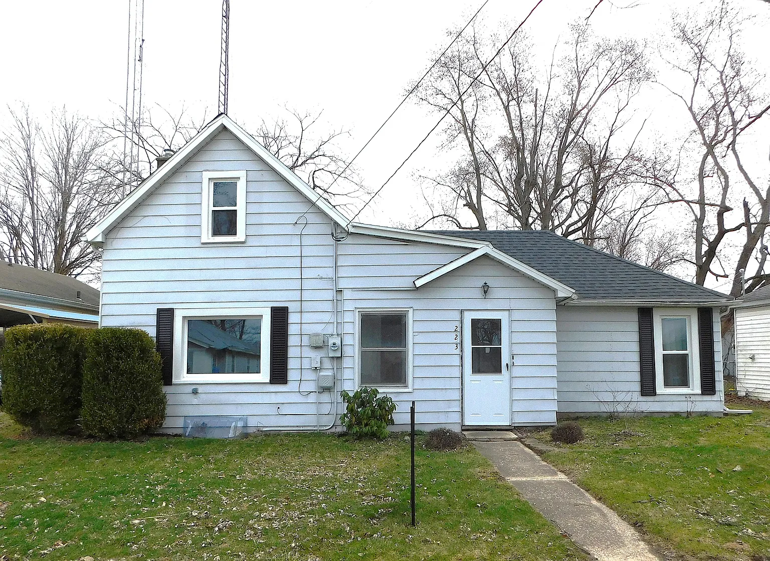 223 S Pleasant St photo 1