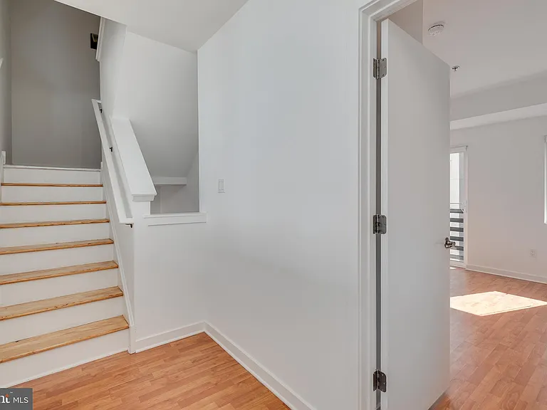 228 W George St #218 — Photo 12