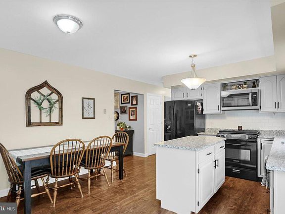 5th image of 349 Saddlebrook Dr