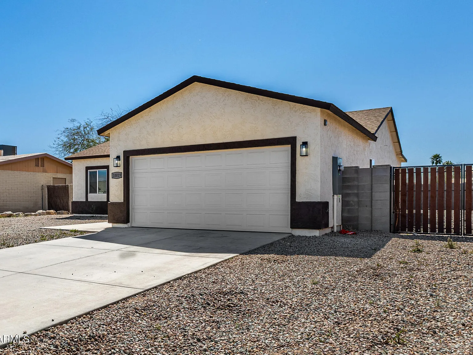 4 bed, 2.0 bath, 1409 sqft, $2,000 — Photo 2