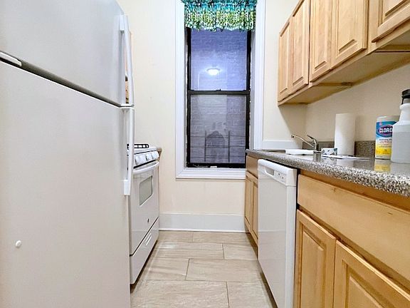 5th image of 35 Central Park N APT 2J