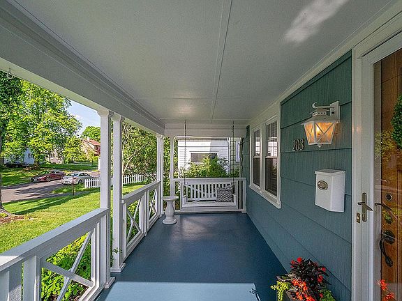 4th image of 203 E Royal Forest Blvd