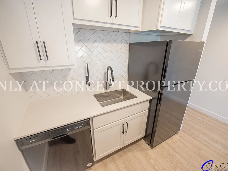 Avenue View Apartments — Photo 10