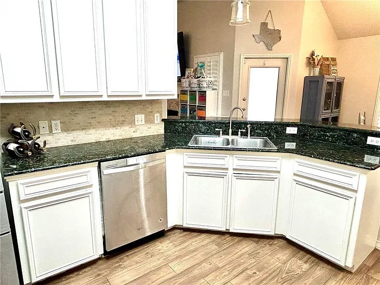7005 Vineyard Dr — Photo 18