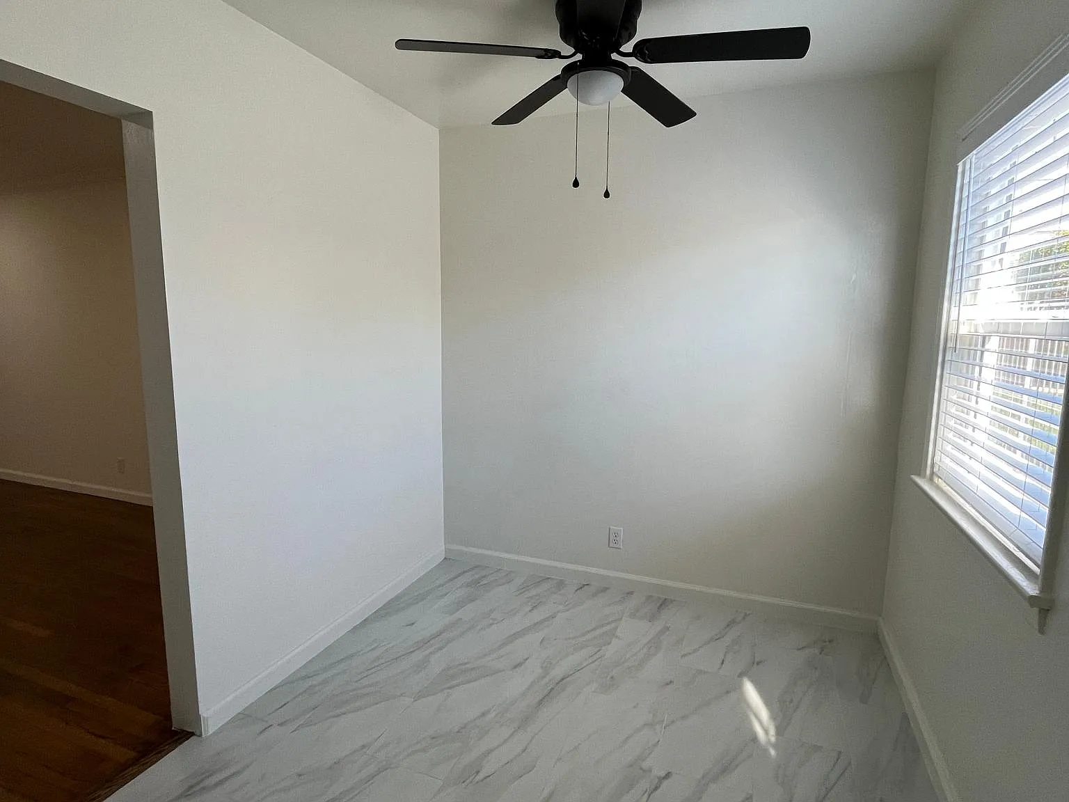 323 E Valencia Ave — Photo 4