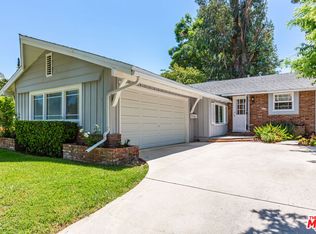21924 Buena Ventura St, Woodland Hills, CA 91364