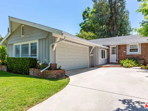 21924 Buena Ventura St, Woodland Hills, CA 91364